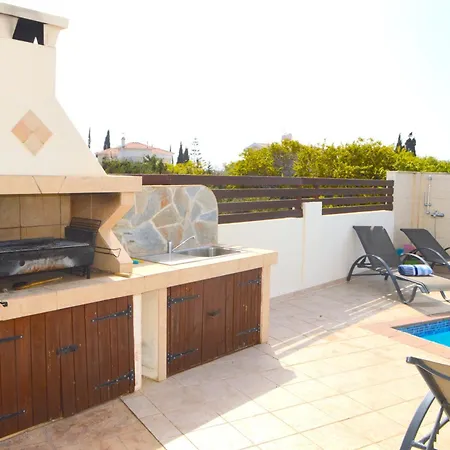 Lankas With Heated Pool فيلة أيا نابا