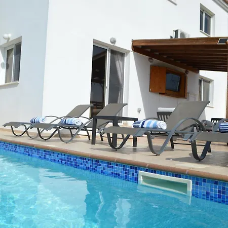 Lankas With Heated Pool איה נאפה