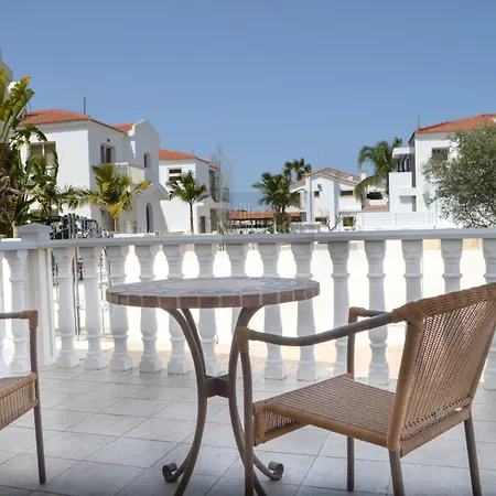 וילה Lankas With Heated Pool *
